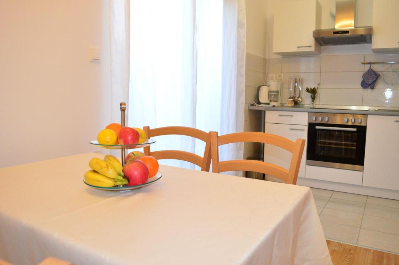 Apartments Vilim Tisno Exterior foto
