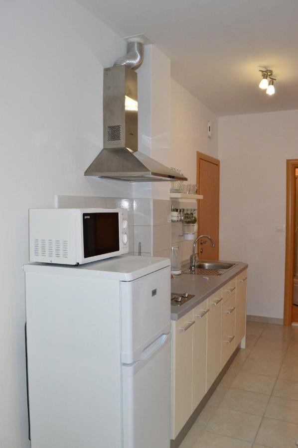 Apartments Vilim Tisno Exterior foto